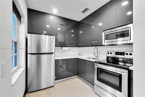 Condominio en venta en Miami Beach, Florida, 2 dormitorios, 64.01 m2 № 1862254 - foto 5