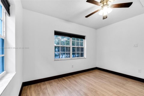 Condominio en venta en Miami Beach, Florida, 2 dormitorios, 64.01 m2 № 1862254 - foto 12