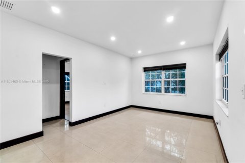 Condominio en venta en Miami Beach, Florida, 2 dormitorios, 64.01 m2 № 1862254 - foto 8