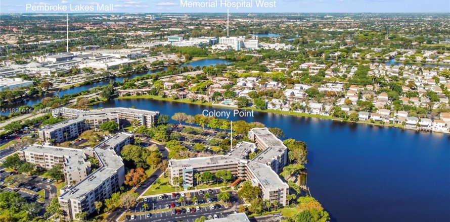 Condominio en Pembroke Pines, Florida, 2 dormitorios  № 1796357