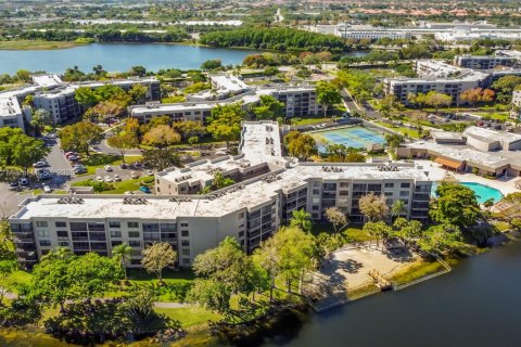Condominio en venta en Pembroke Pines, Florida, 2 dormitorios, 79.15 m2 № 1796357 - foto 4