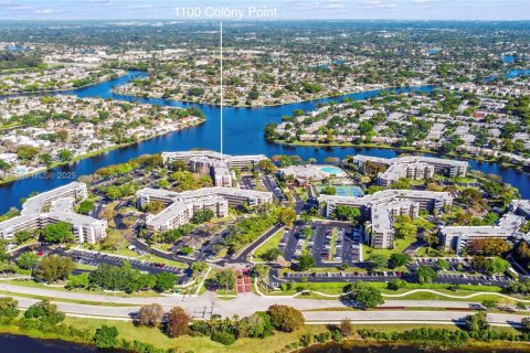 Condominio en venta en Pembroke Pines, Florida, 2 dormitorios, 79.15 m2 № 1796357 - foto 2