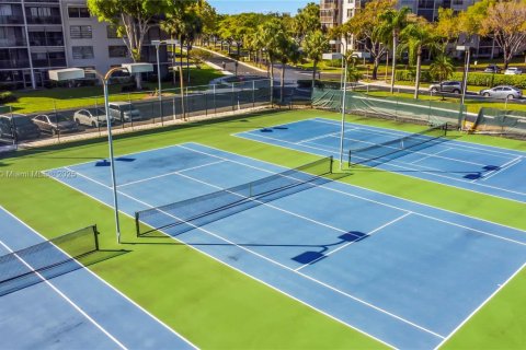 Condominio en venta en Pembroke Pines, Florida, 2 dormitorios, 79.15 m2 № 1796357 - foto 30