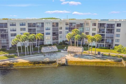 Condominio en venta en Pembroke Pines, Florida, 2 dormitorios, 79.15 m2 № 1796357 - foto 6