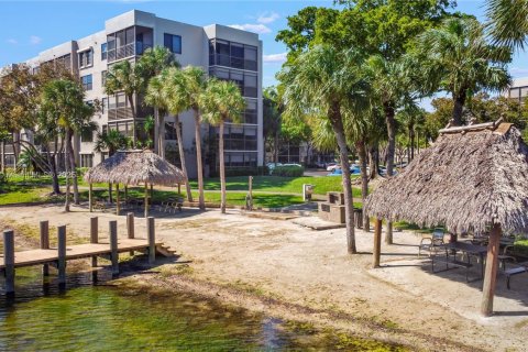 Condominio en venta en Pembroke Pines, Florida, 2 dormitorios, 79.15 m2 № 1796357 - foto 13