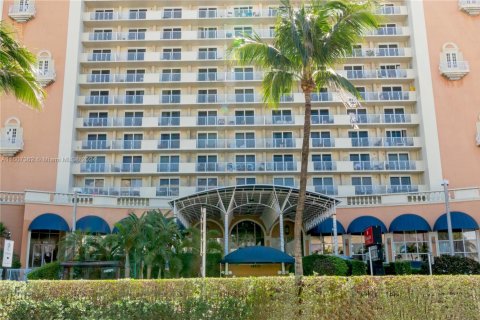 Copropriété à louer à Sunny Isles Beach, Floride: 38.09 m2 № 1706684 - photo 2