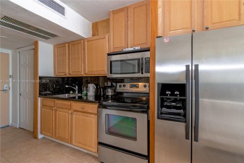 Copropriété à louer à Sunny Isles Beach, Floride: 38.09 m2 № 1706684 - photo 12