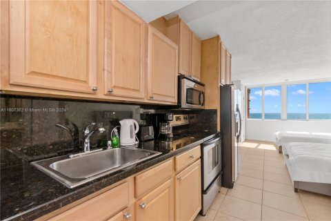 Copropriété à louer à Sunny Isles Beach, Floride: 38.09 m2 № 1706684 - photo 9