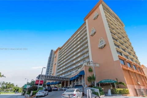Copropriété à louer à Sunny Isles Beach, Floride: 38.09 m2 № 1706684 - photo 4