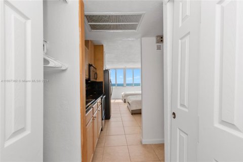 Copropriété à louer à Sunny Isles Beach, Floride: 38.09 m2 № 1706684 - photo 8