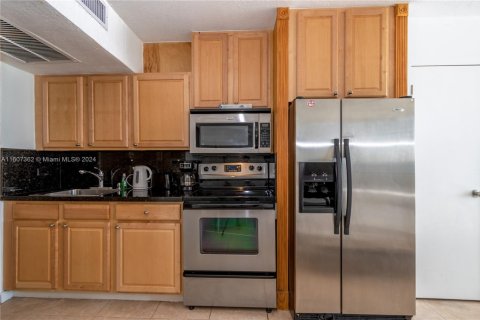 Copropriété à louer à Sunny Isles Beach, Floride: 38.09 m2 № 1706684 - photo 11