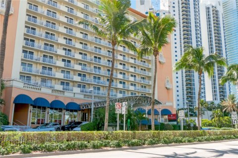 Copropriété à louer à Sunny Isles Beach, Floride: 38.09 m2 № 1706684 - photo 1