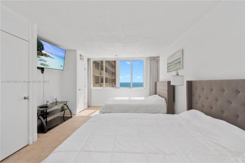 Copropriété à louer à Sunny Isles Beach, Floride: 38.09 m2 № 1706684 - photo 18