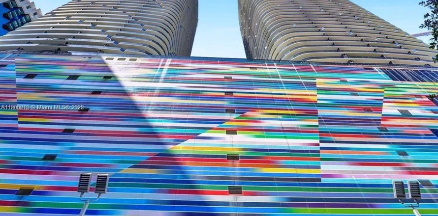 Кондоминиум с 3 спальнями в Майами, Флорида № 1930634