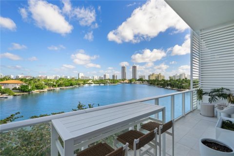 Copropriété à vendre à Miami Beach, Floride: 2 chambres, 254.83 m2 № 1994545 - photo 2