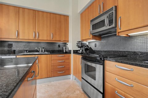 Condominio en venta en Sunny Isles Beach, Florida, 3 dormitorios, 307.69 m2 № 2023941 - foto 8