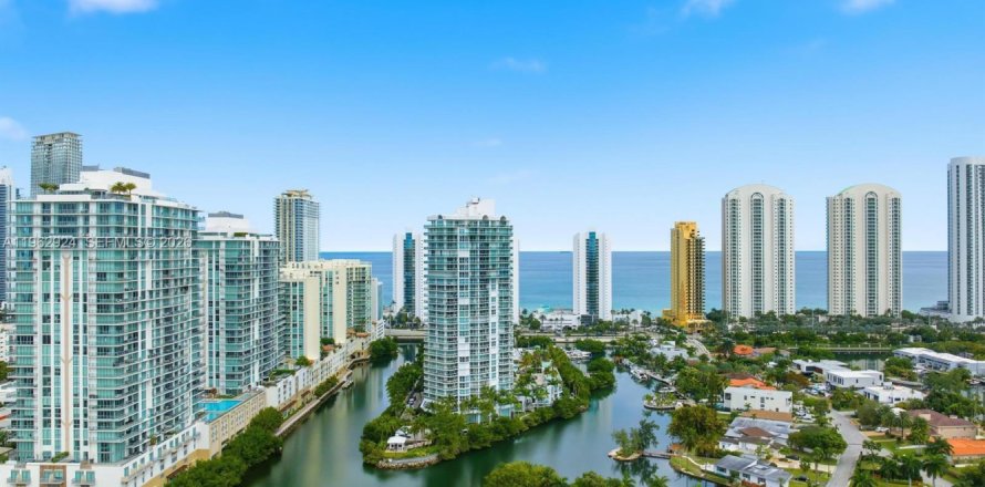 Condominio en Sunny Isles Beach, Florida, 3 dormitorios № 2023941