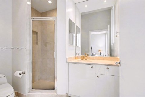 Condominio en venta en Sunny Isles Beach, Florida, 3 dormitorios, 307.69 m2 № 2023941 - foto 16