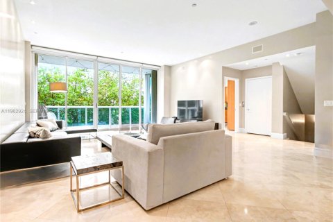 Condominio en venta en Sunny Isles Beach, Florida, 3 dormitorios, 307.69 m2 № 2023941 - foto 3