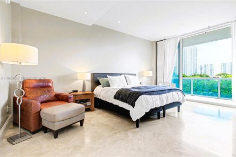 Condominio en venta en Sunny Isles Beach, Florida, 3 dormitorios, 307.69 m2 № 2023941 - foto 10