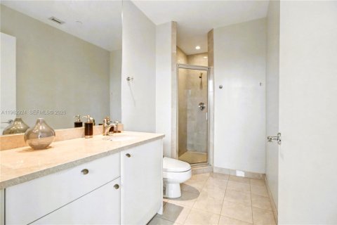 Condominio en venta en Sunny Isles Beach, Florida, 3 dormitorios, 307.69 m2 № 2023941 - foto 15
