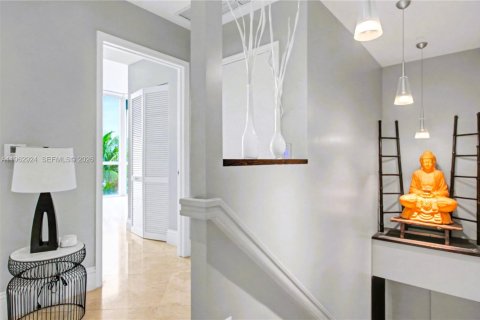 Condominio en venta en Sunny Isles Beach, Florida, 3 dormitorios, 307.69 m2 № 2023941 - foto 19