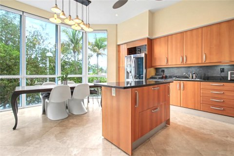Condominio en venta en Sunny Isles Beach, Florida, 3 dormitorios, 307.69 m2 № 2023941 - foto 7