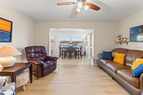 Condominio en venta en New Port Richey, Florida, 2 dormitorios, 101.08 m2 № 1025180 - foto 8