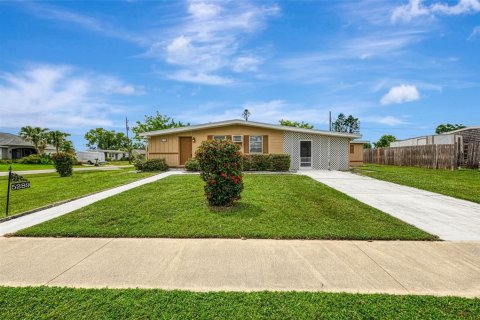 House in North Port, Florida 3 bedrooms, 110.74 sq.m. № 1904970 - photo 1