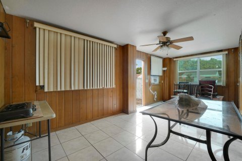 Villa ou maison à vendre à West Palm Beach, Floride: 3 chambres, 197.6 m2 № 2401393 - photo 29