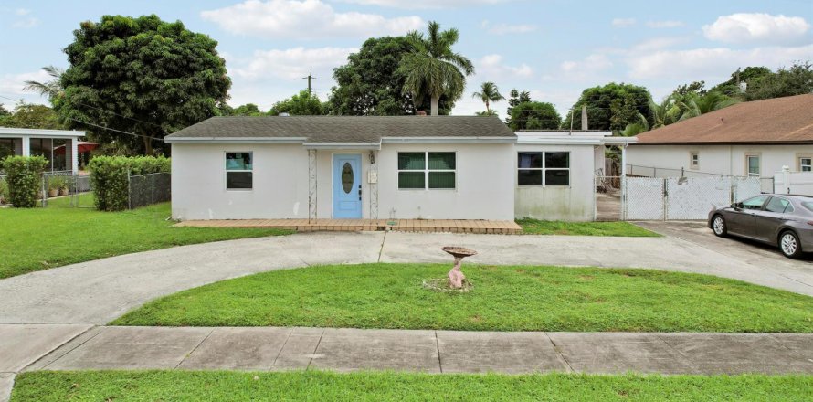 Villa ou maison à West Palm Beach, Floride 3 chambres, 197.6 m2 № 2401393