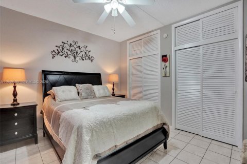 Condo in Miami, Florida, 1 bedroom № 2153019 - photo 9