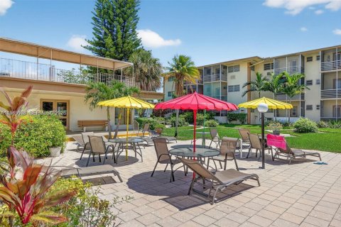 Condo in Miami, Florida, 1 bedroom № 2153019 - photo 25