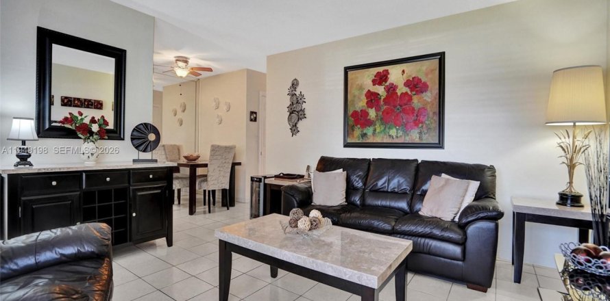 Condo in Miami, Florida, 1 bedroom № 2153019