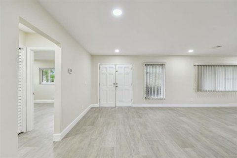 Villa ou maison à louer à Tampa, Floride: 3 chambres, 183.2 m2 № 2403494 - photo 11