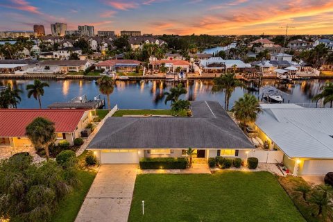 Villa ou maison à Tampa, Floride 3 chambres, 183.2 m2 № 2403494