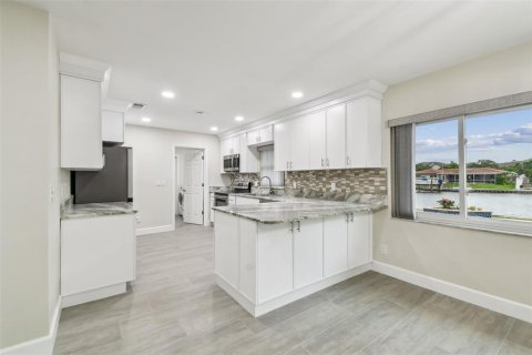 Villa ou maison à louer à Tampa, Floride: 3 chambres, 183.2 m2 № 2403494 - photo 18