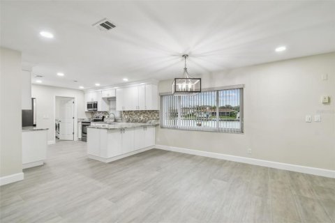 Villa ou maison à louer à Tampa, Floride: 3 chambres, 183.2 m2 № 2403494 - photo 16