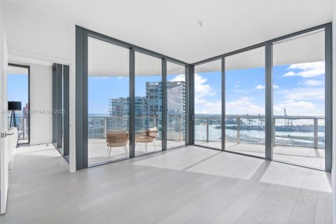 Снять в аренду кондоминиум в Майами-Бич, Флорида 4 спальни, 276.76м2, № 1991449 - фото 2