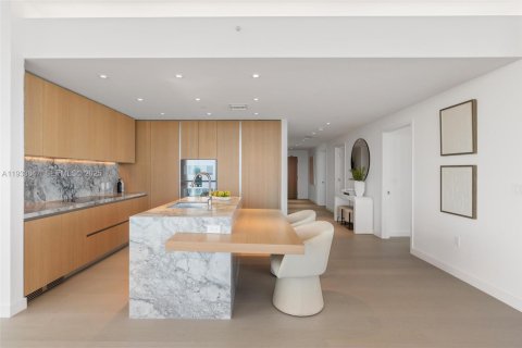 Снять в аренду кондоминиум в Майами-Бич, Флорида 4 спальни, 276.76м2, № 1991449 - фото 9