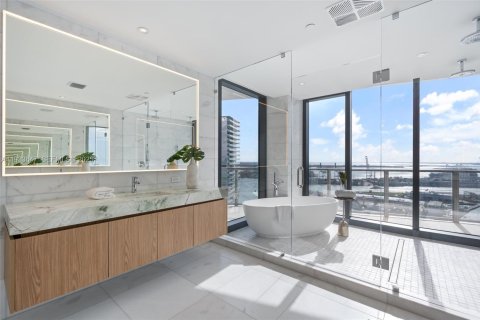 Снять в аренду кондоминиум в Майами-Бич, Флорида 4 спальни, 276.76м2, № 1991449 - фото 5