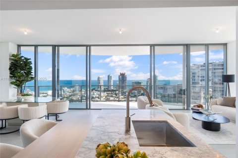 Снять в аренду кондоминиум в Майами-Бич, Флорида 4 спальни, 276.76м2, № 1991449 - фото 3