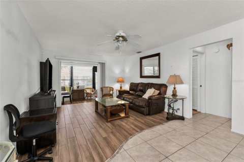 Condo in Englewood, Florida, 2 bedrooms  № 2093676 - photo 19