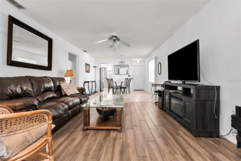 Condo in Englewood, Florida, 2 bedrooms  № 2093676 - photo 18