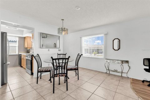 Condo in Englewood, Florida, 2 bedrooms  № 2093676 - photo 12