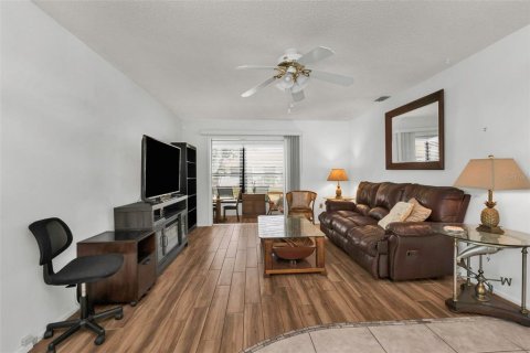 Condo in Englewood, Florida, 2 bedrooms  № 2093676 - photo 27