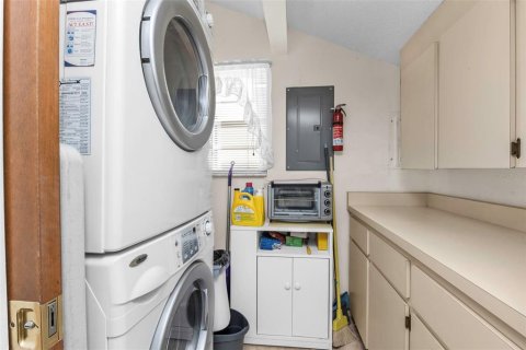 Condo in Englewood, Florida, 2 bedrooms  № 2093676 - photo 17