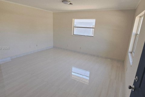 Villa ou maison à louer à Vero Beach, Floride: 4 chambres, 125.6 m2 № 2051526 - photo 5