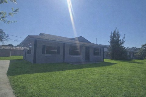 Villa ou maison à louer à Vero Beach, Floride: 4 chambres, 125.6 m2 № 2051526 - photo 2