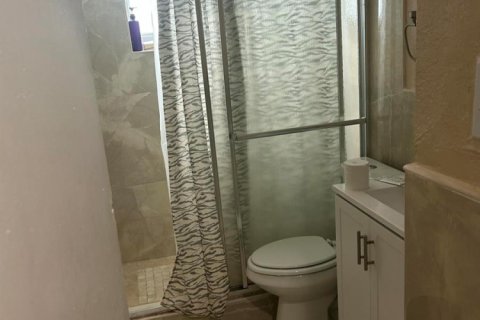 House in Lauderhill, Florida 3 bedrooms, 215.44 sq.m. № 2387295 - photo 7
